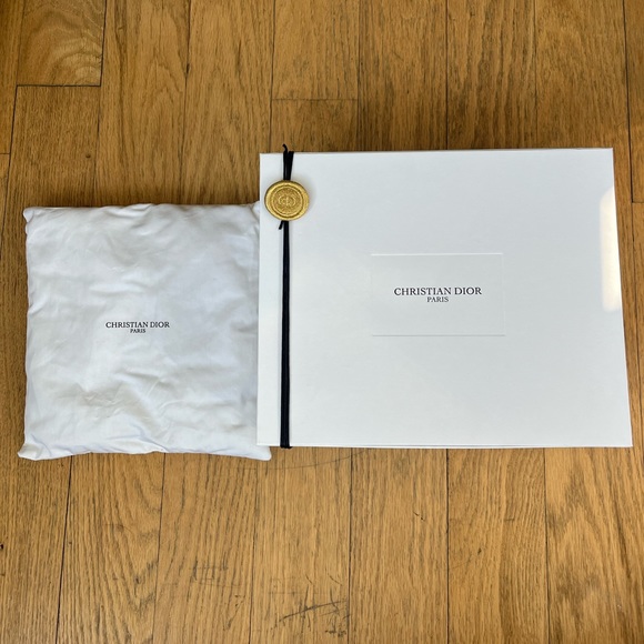 Christian Dior Box & Pillow - Picture 1 of 9